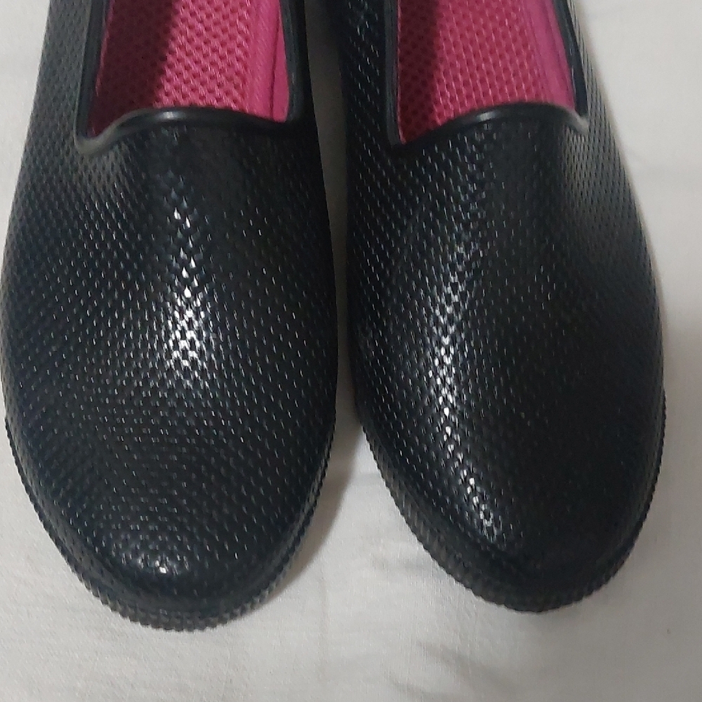 Cougar, Size 10, Black Textured Women's Flats - Picture 3 of 11
